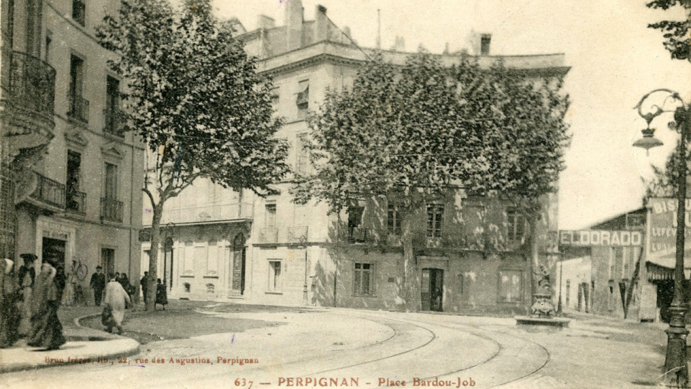 Place Bardou Job. L’Eldorado est à droite, à l’angle de la rue du Docteur Pous. (Collection Club cartophile catalan)