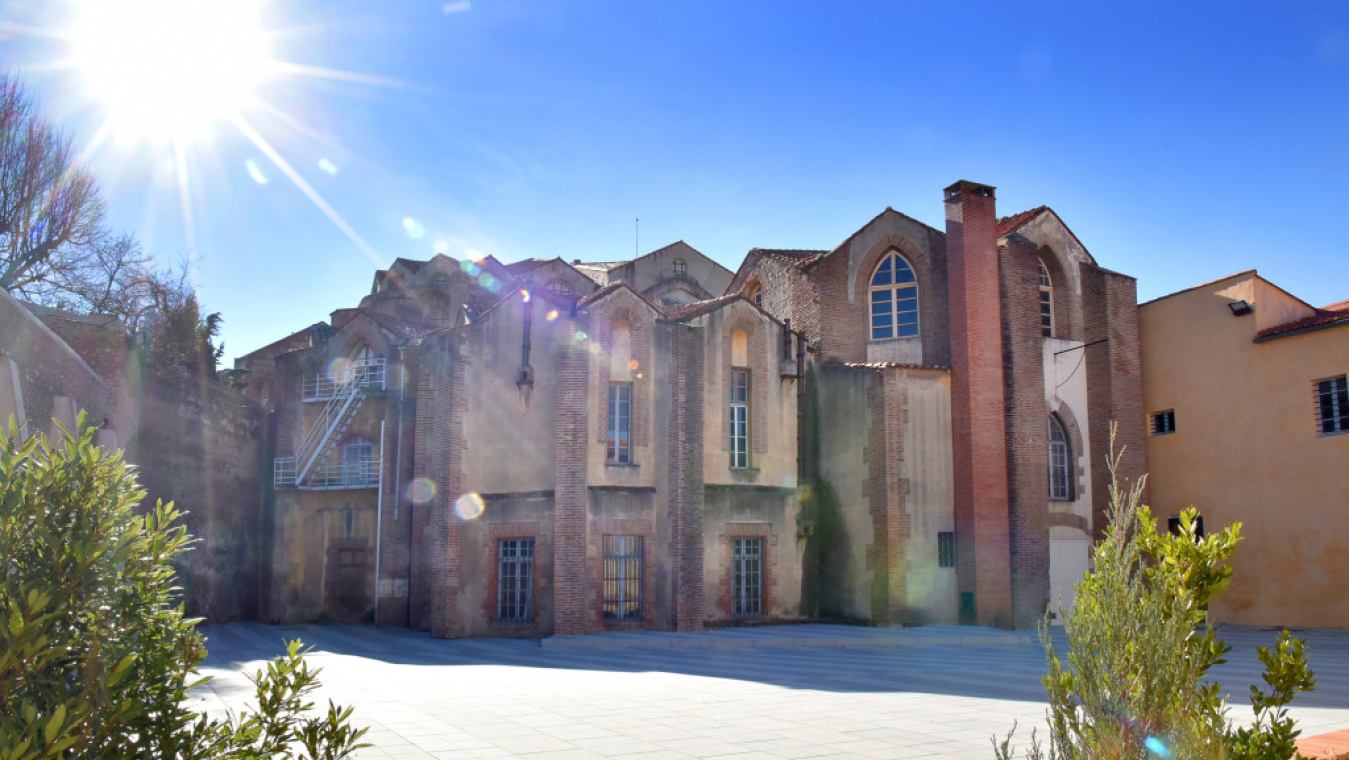 L’impressionnant chevet de l’église et de la salle capitulaire du couvent des Dominicains