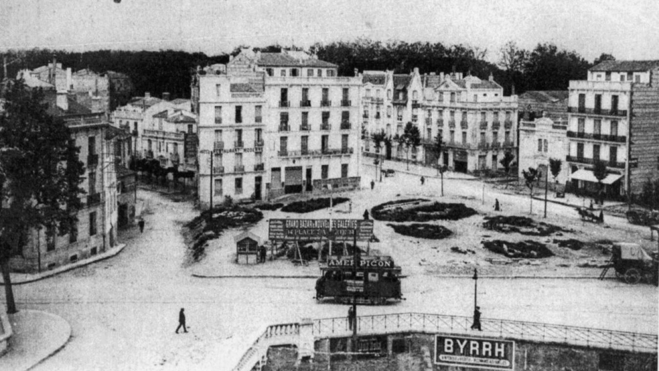 Quai Vauban, face au Castillet.