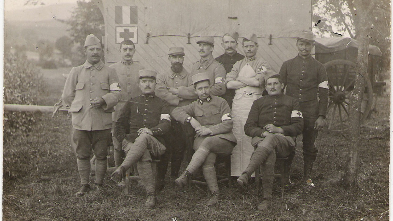 Equipe médicale du 253ème RI  (Coll. Maury)