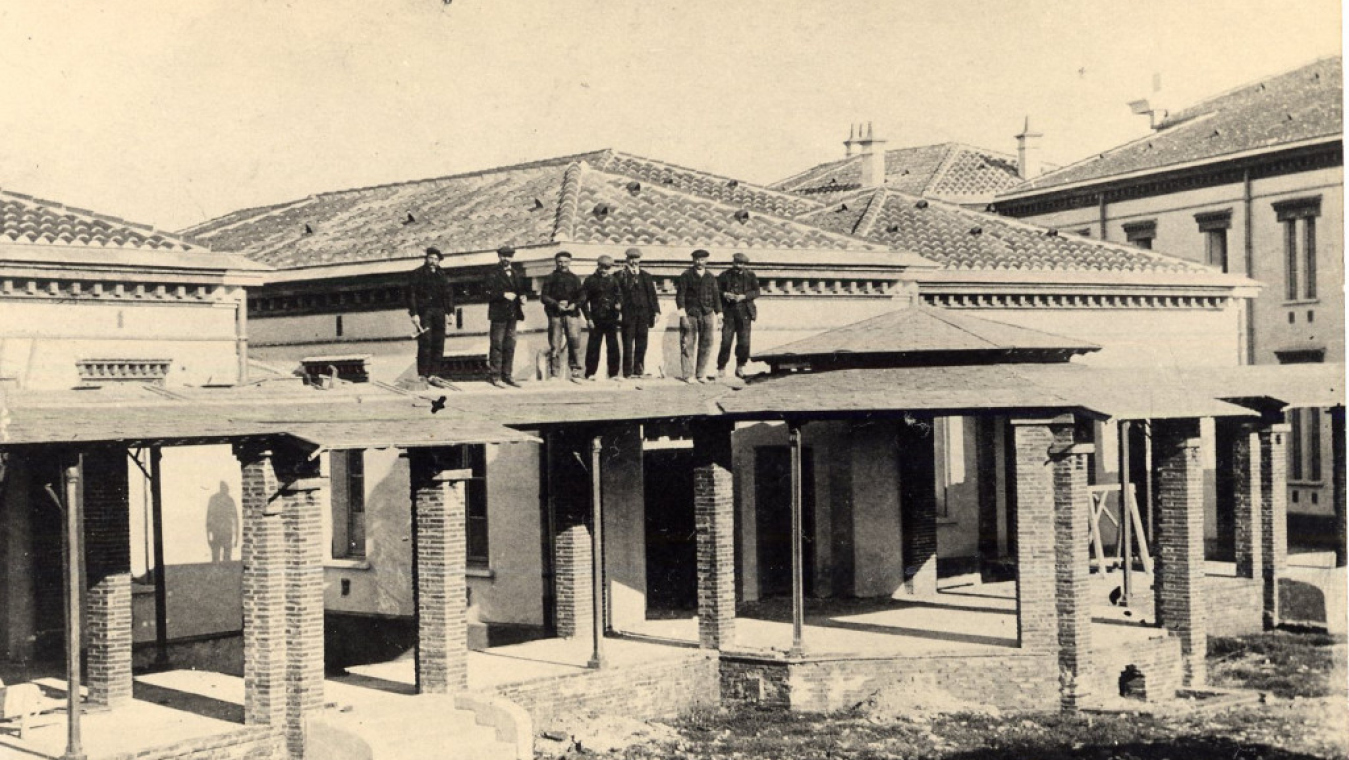 L’hôpital en construction, photographie, coll. Joachim Bertran