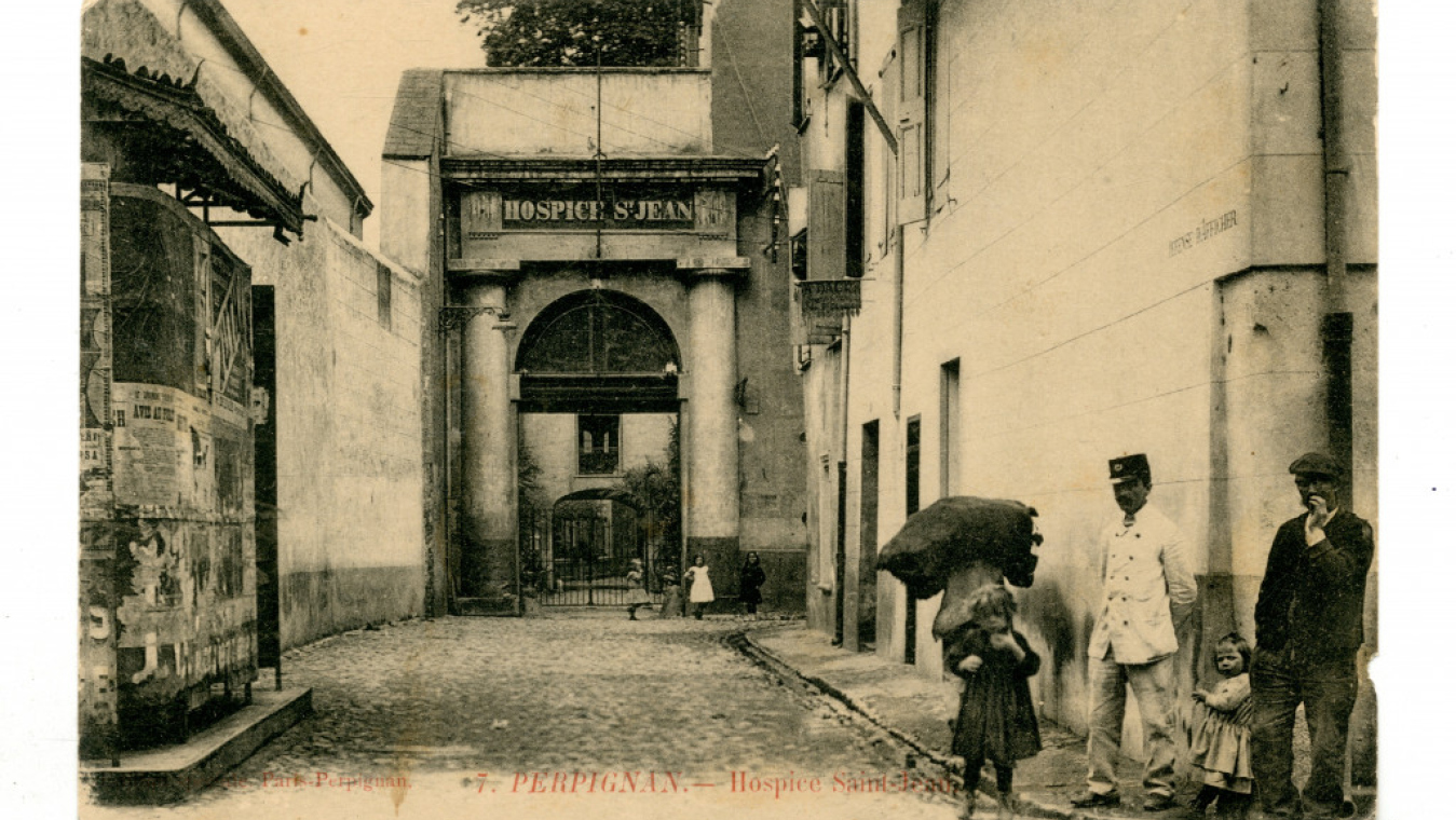 Entrée de l'hôpital civil, rue du Collège (actuelle rue Zamenoff), coll. CCC