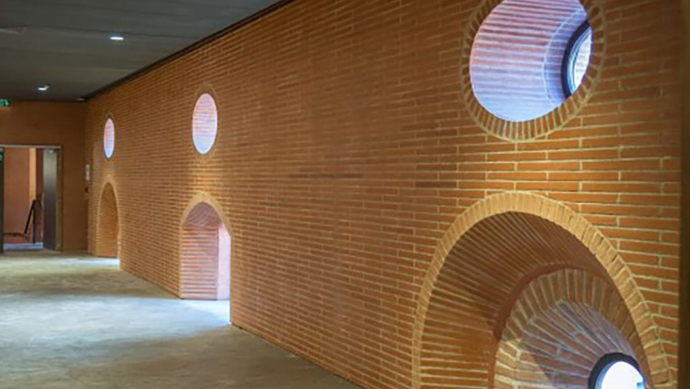 Intérieur de l’ancien couvent Saint-Sauveur transformé en salles de cours pour l’université