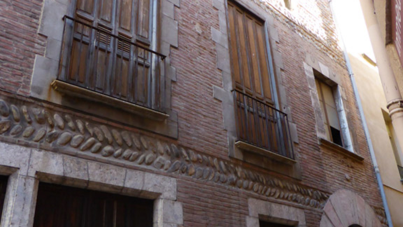 Façade sur la rue des Fabriques d'en Nabot