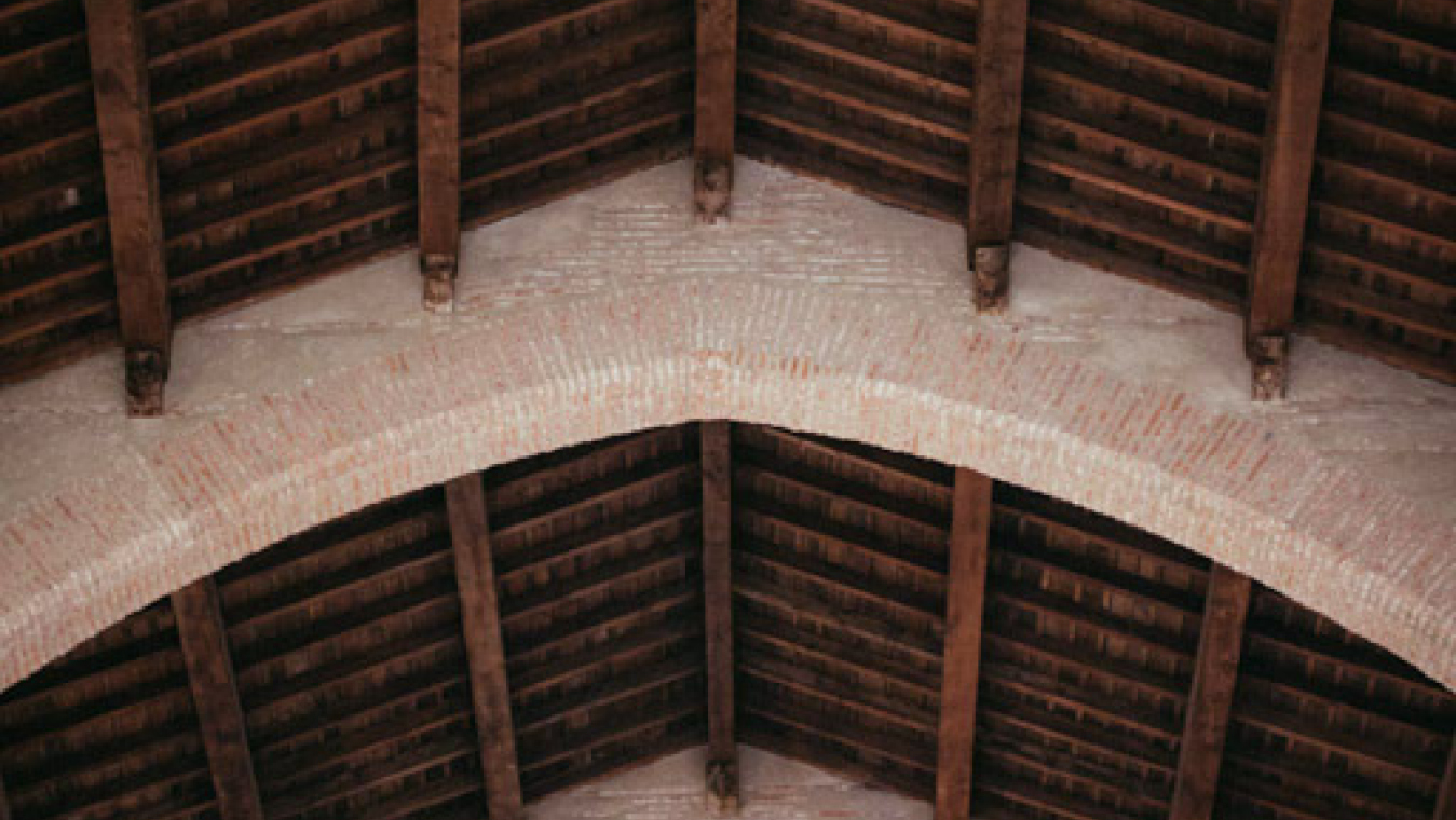 Nef couverte d'une charpente sur arcs diaphragmes