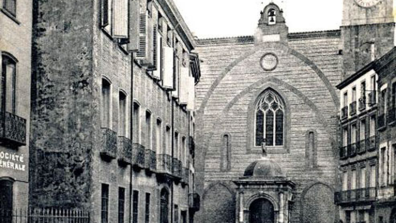 Une façade après restauration et démolition du parvis au début du XXe siècle