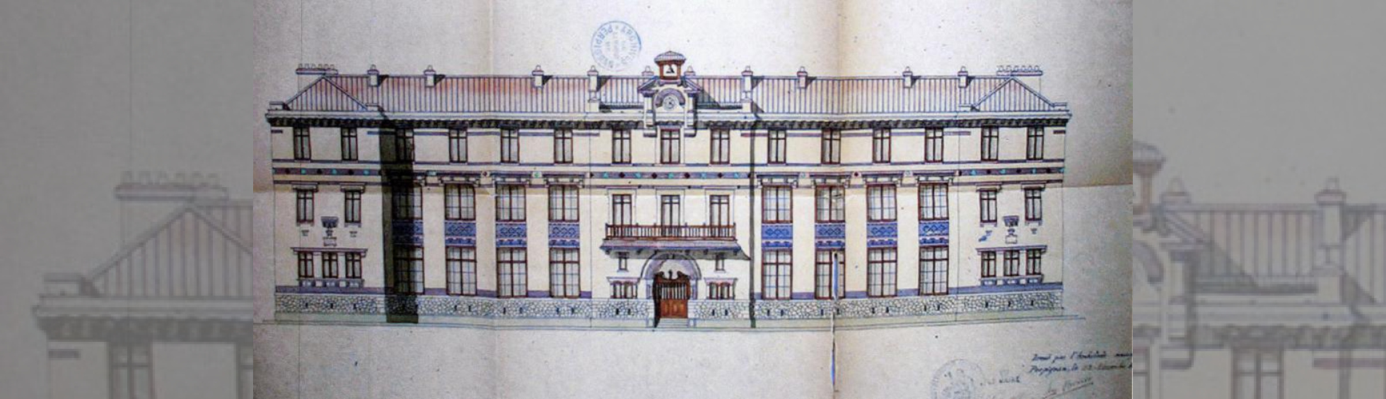 Plan de façade:batiment symétrique avec une entrée  décorée de bas relief,allège de fenetres avec carreaux colorés