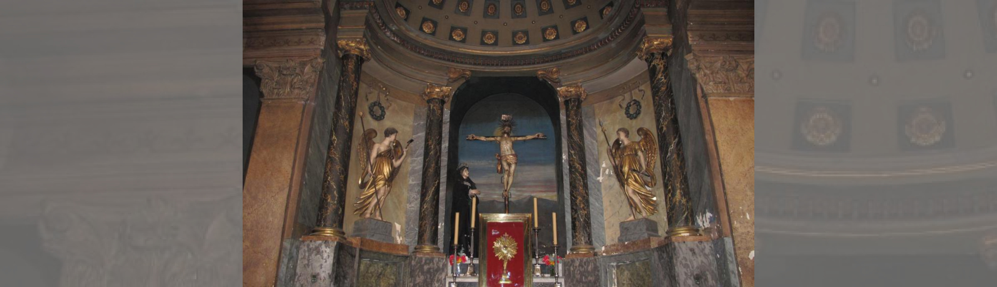 La chapelle des Saintes épines:reliquaires contenant des épines de la couronne du Christe lors de sa cruxifiction