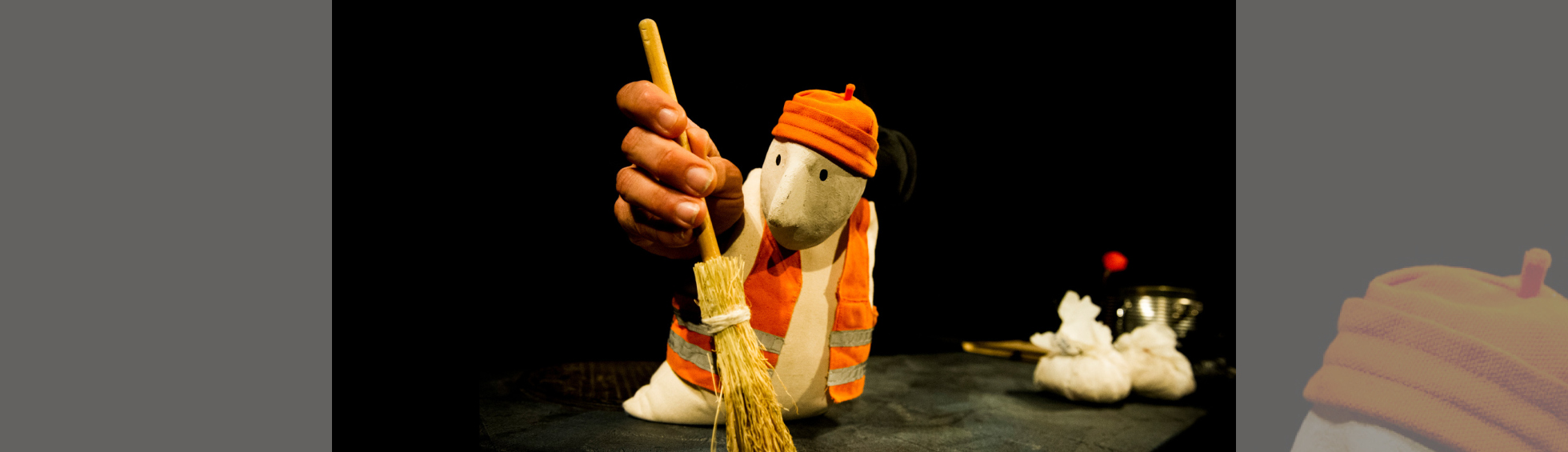 Photo N°1 : MARIONNETTES « DU BALAI ! »