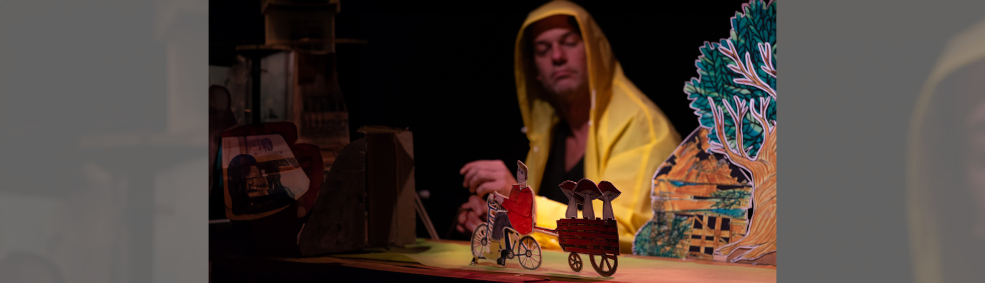 Photo N°1 : THÉÂTRE D'OBJETS ET DE PAPIER - LA FABRIQUE