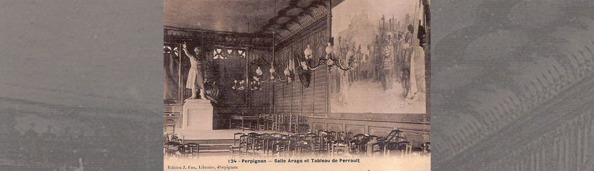 L'étage de la loge (actuellement salle du conseil municipal) utilisée en salle de réunion avec le plâtre de la statue d'Arago